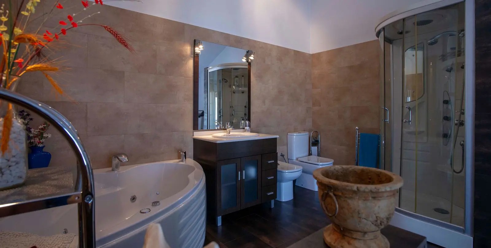 Sale of hostel in Pizarra 4