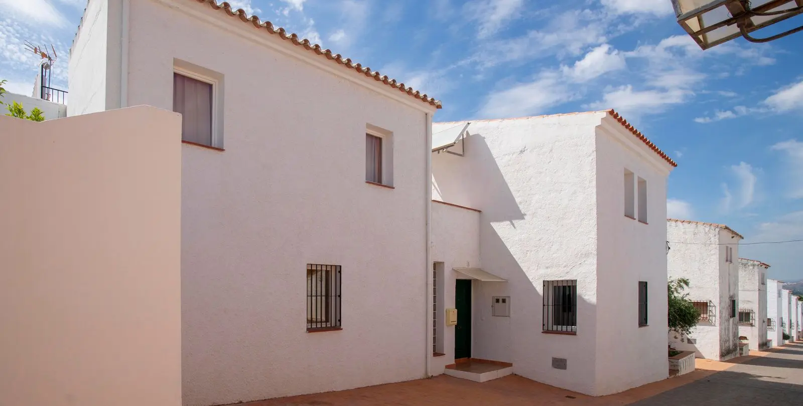 Sale of hostel in Pizarra 13