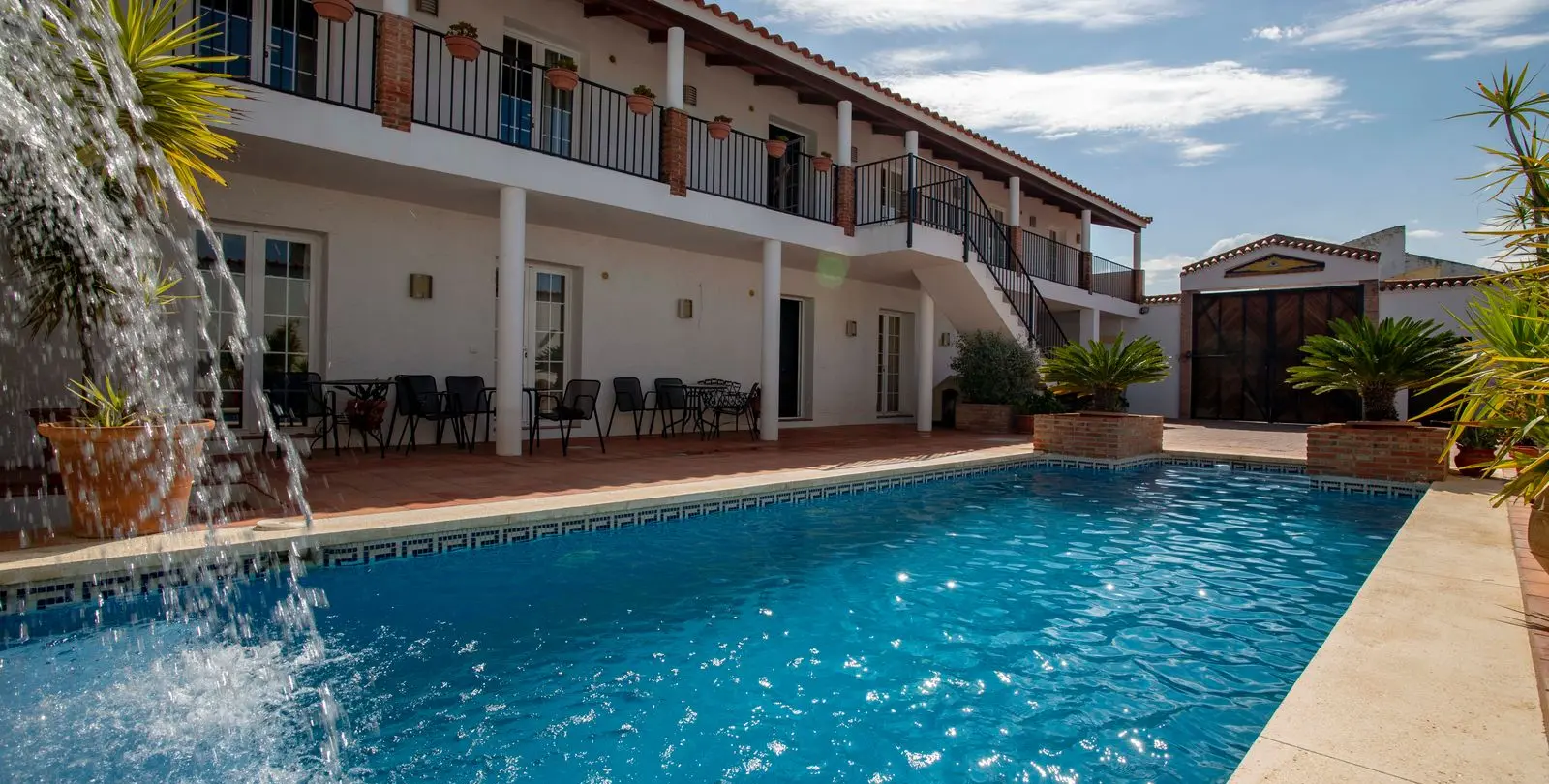 Sale of hostel in Pizarra 16