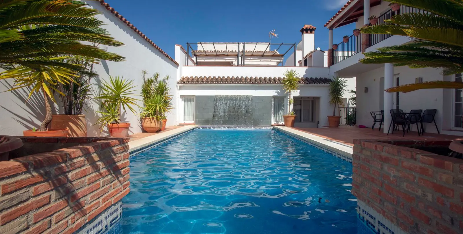 Sale of hostel in Pizarra 18