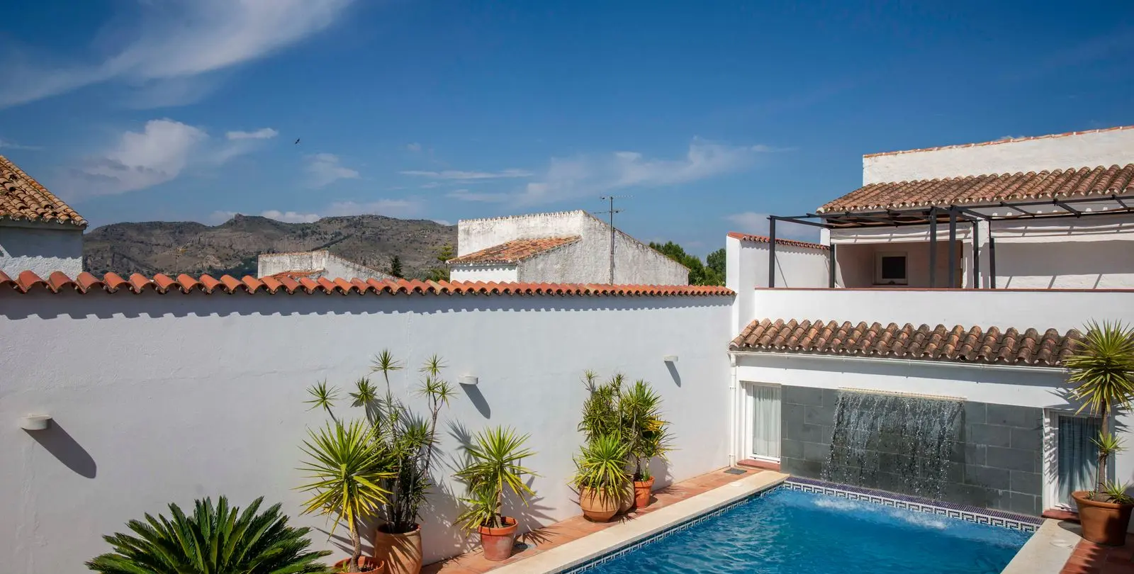 Sale of hostel in Pizarra 19