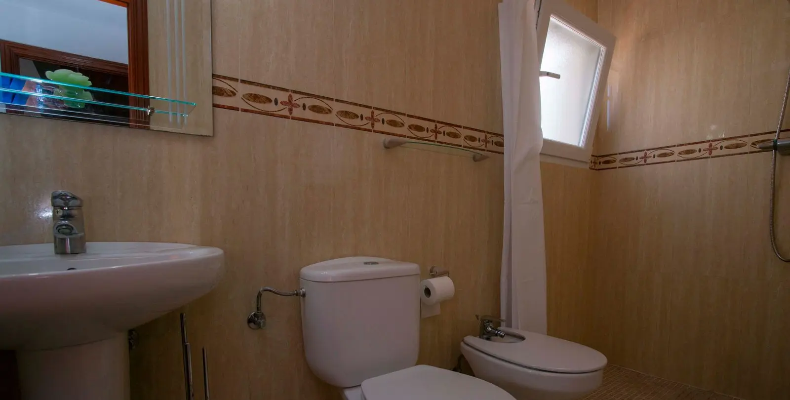 Sale of hostel in Pizarra 34