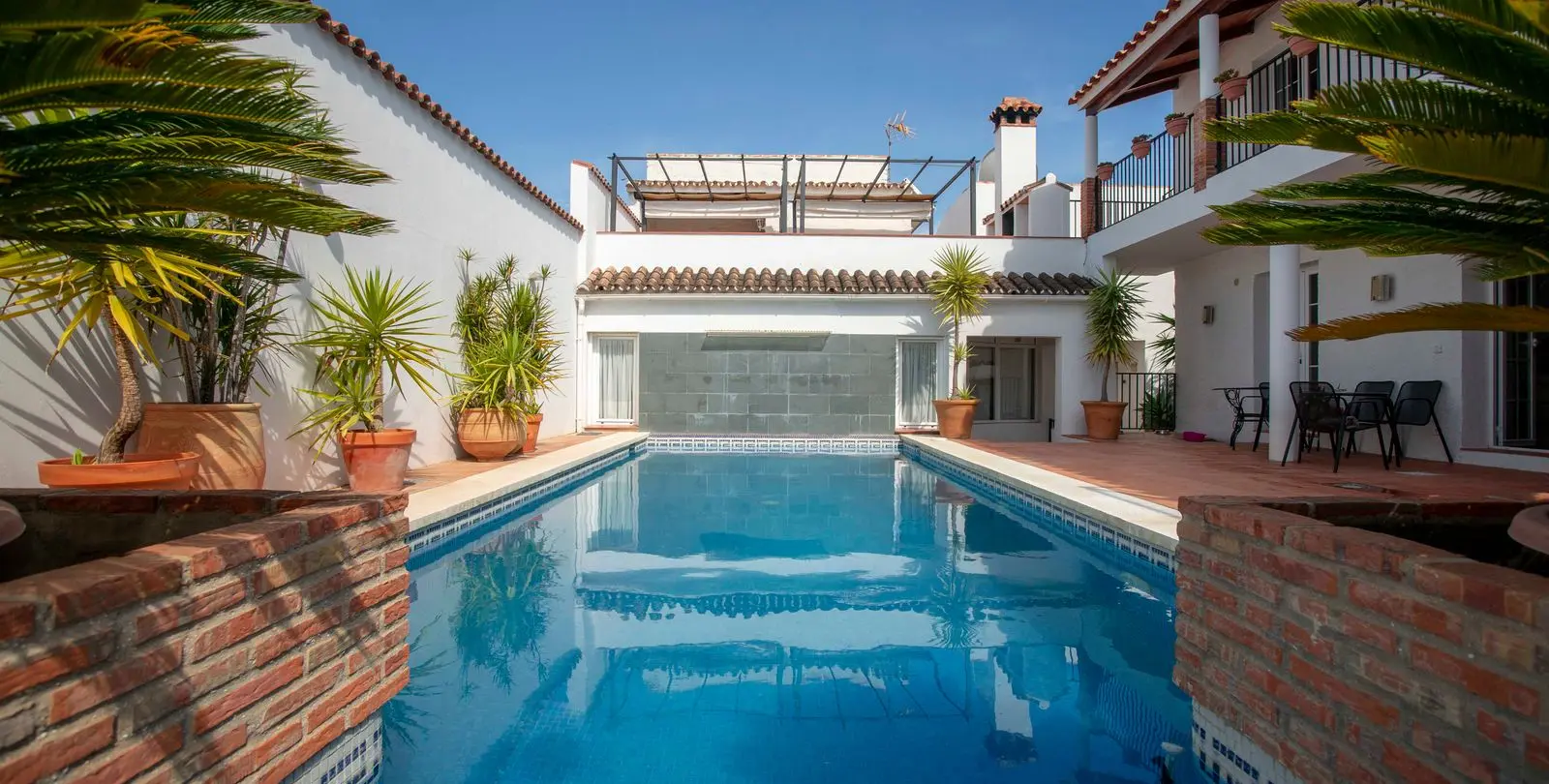 Sale of hostel in Pizarra 43