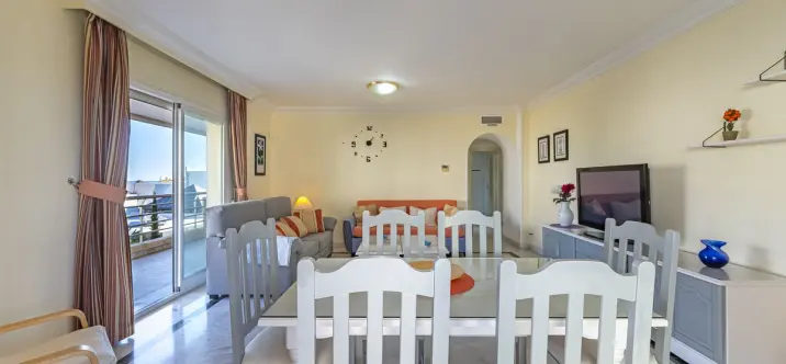 Sale of middle floor apartment in Puerto Banús 3