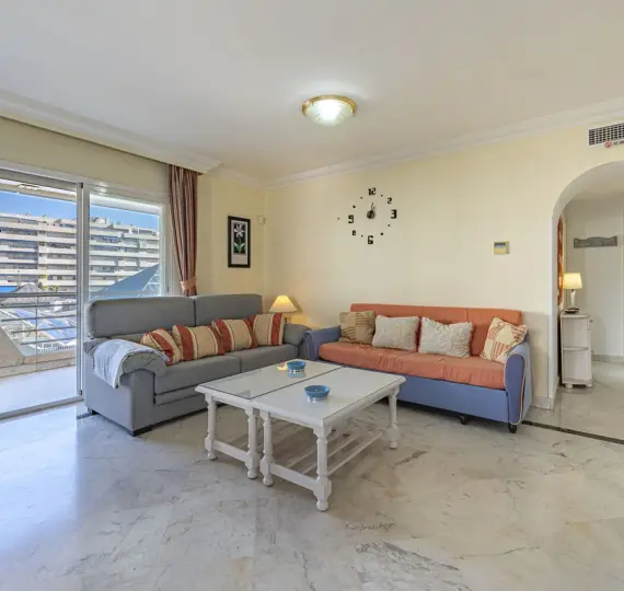 Sale of middle floor apartment in Puerto Banús