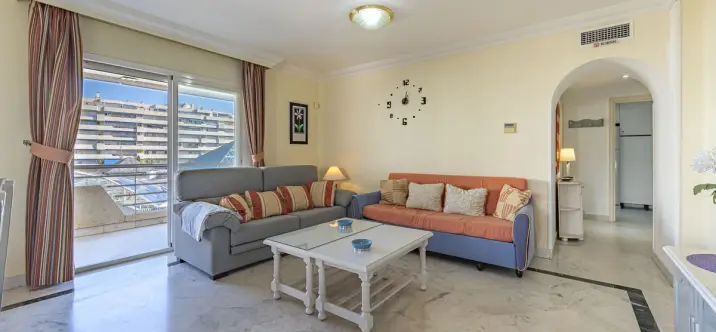 Sale of middle floor apartment in Puerto Banús 4