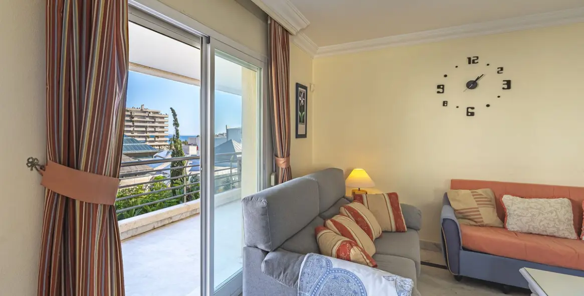 Sale of middle floor apartment in Puerto Banús 6