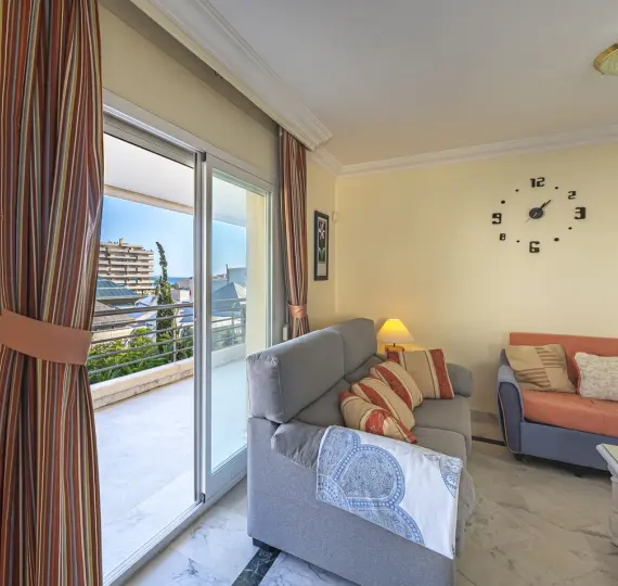 Sale of middle floor apartment in Puerto Banús