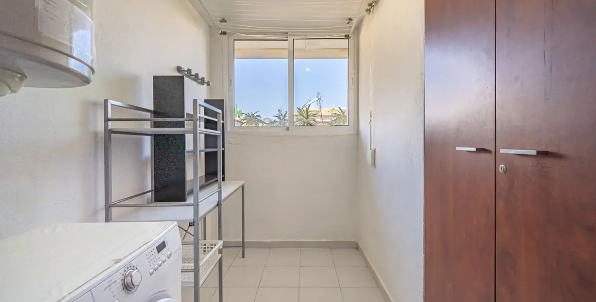 Sale of middle floor apartment in Puerto Banús 12