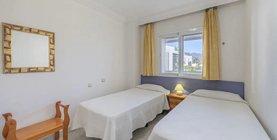 Sale of middle floor apartment in Puerto Banús 16