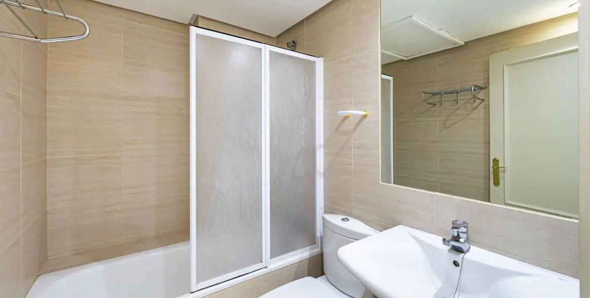 Sale of middle floor apartment in Puerto Banús 18