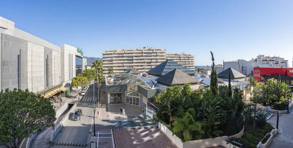 Sale of middle floor apartment in Puerto Banús 20