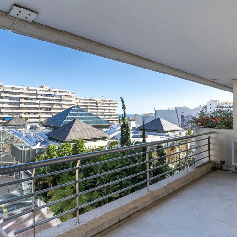 Продажа апартаментов на среднем этаже в Puerto Banús