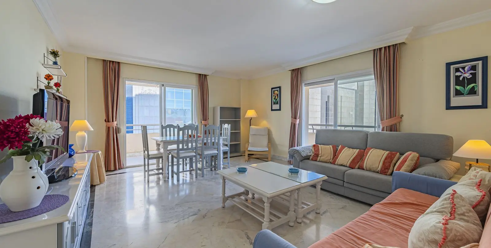 Sale of middle floor apartment in Puerto Banús 3