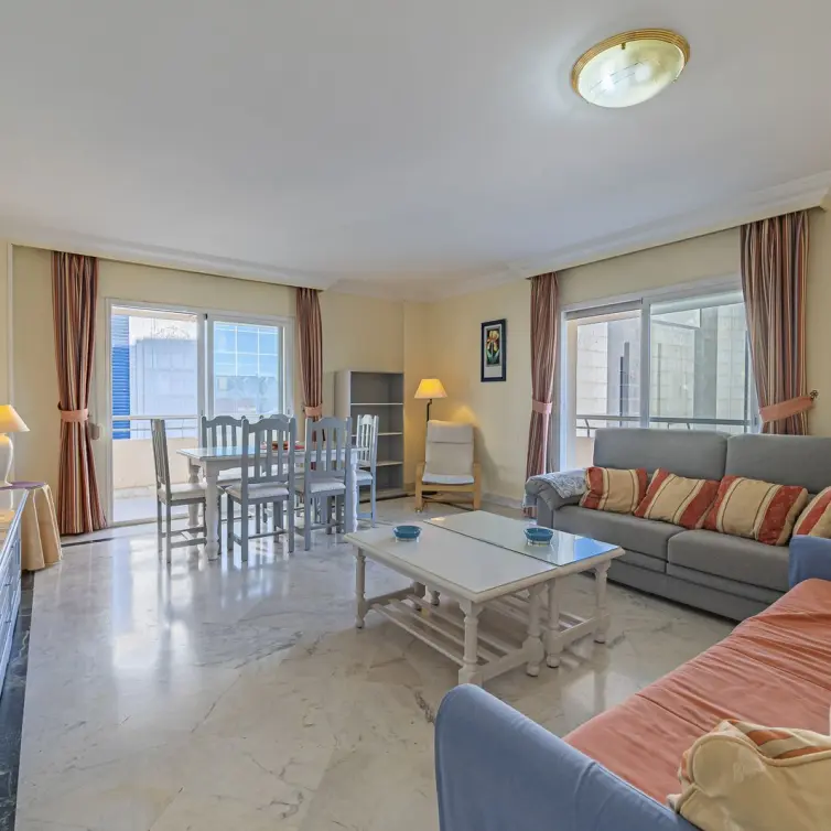 Продажа апартаментов на среднем этаже в Puerto Banús