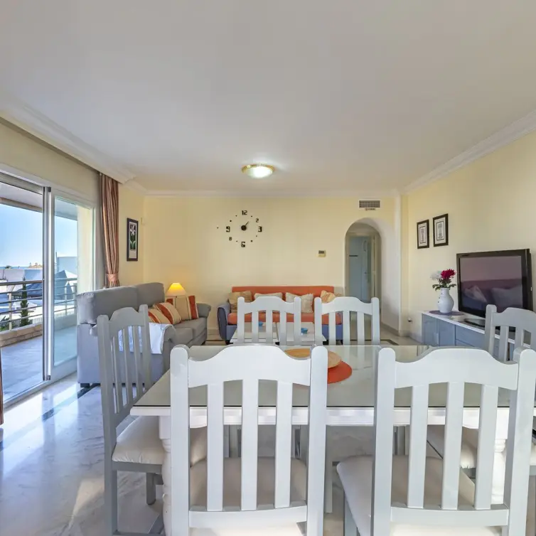 Продажа апартаментов на среднем этаже в Puerto Banús