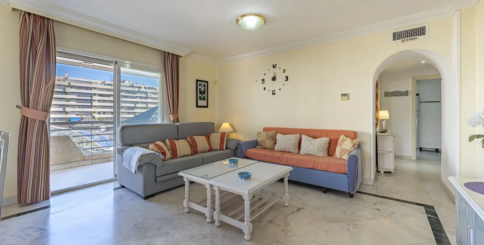 Sale of middle floor apartment in Puerto Banús 5
