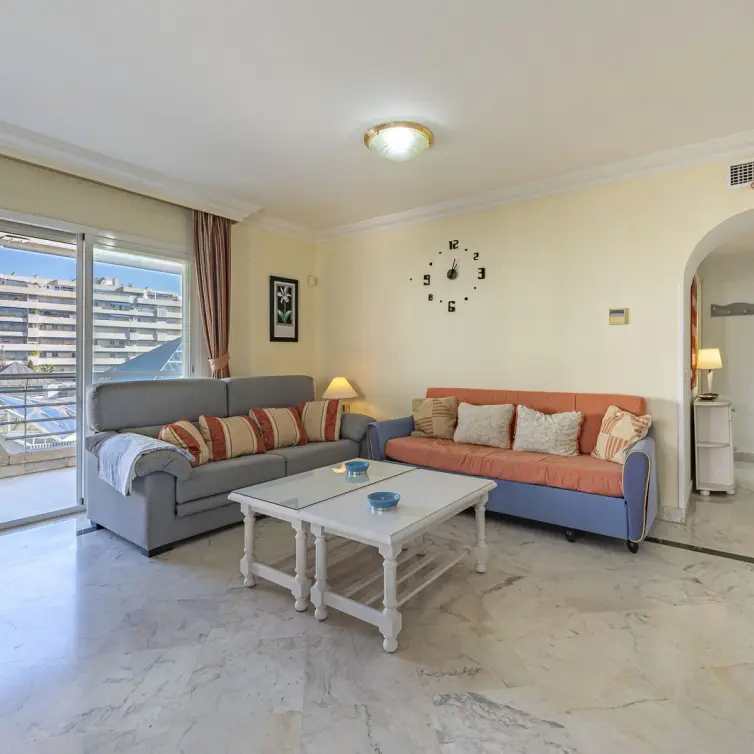 Продажа апартаментов на среднем этаже в Puerto Banús