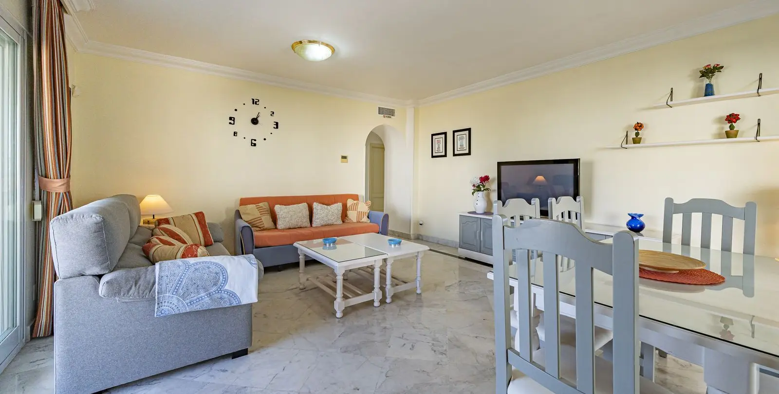 Sale of middle floor apartment in Puerto Banús 7