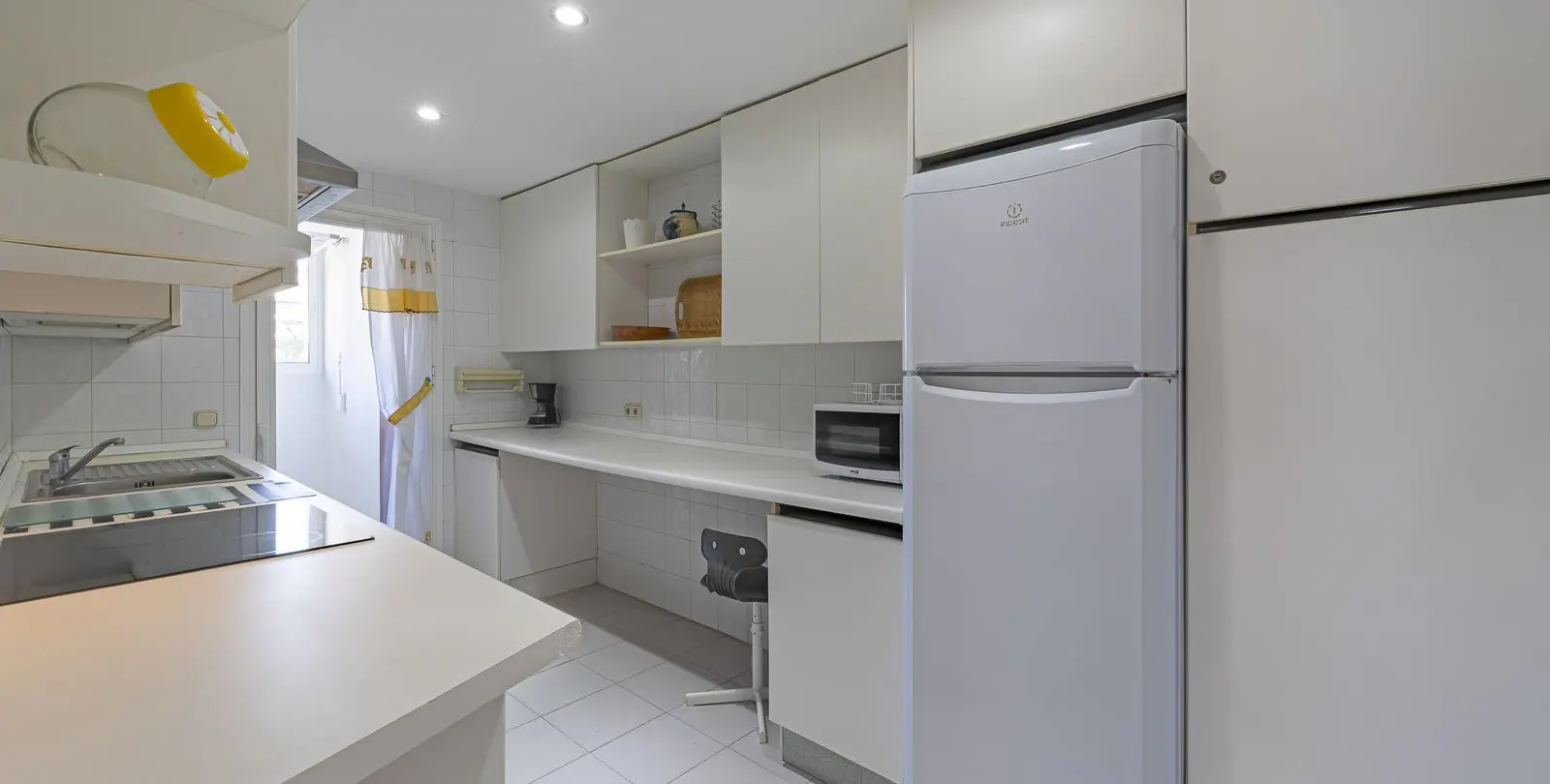 Sale of middle floor apartment in Puerto Banús 9