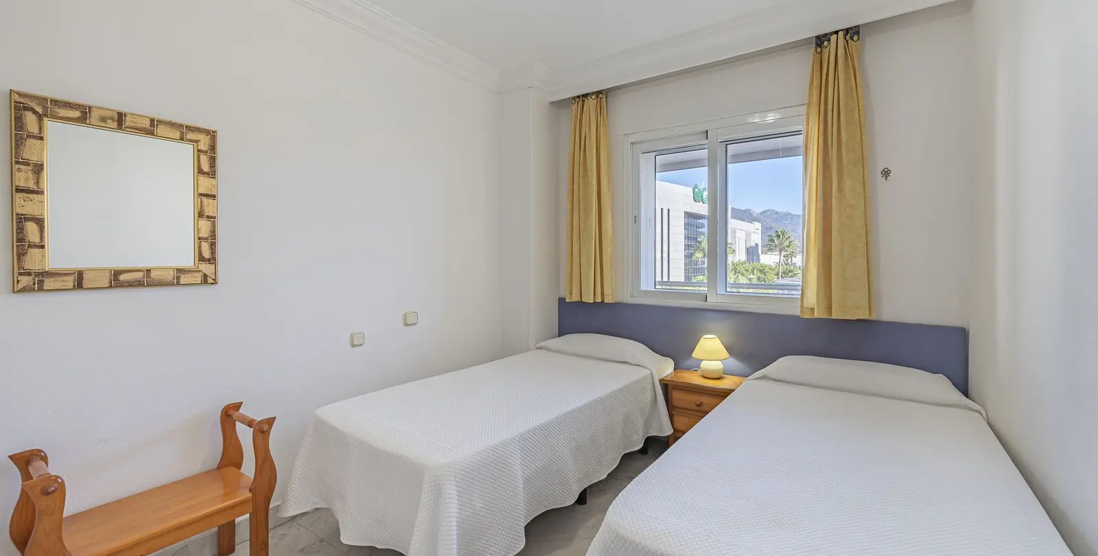 Sale of middle floor apartment in Puerto Banús 16