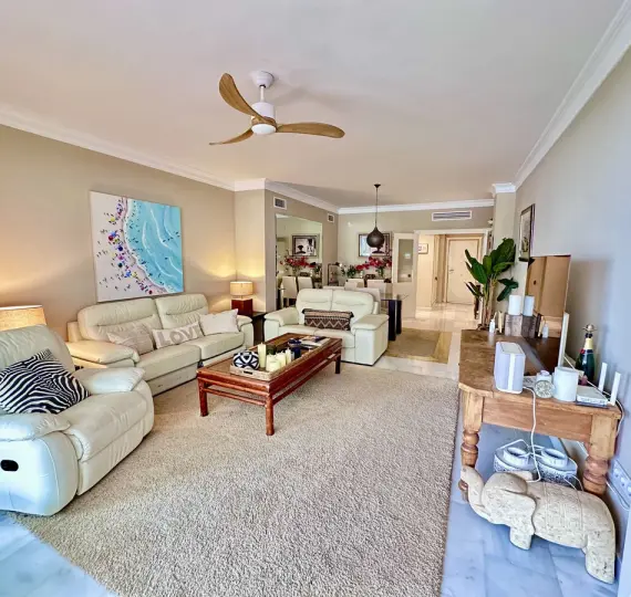 Venta de apartamento en planta media en San Pedro de Alcántara