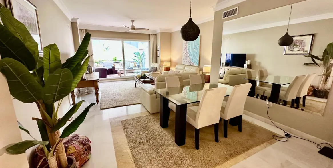 Venta de apartamento en planta media en San Pedro de Alcántara 3