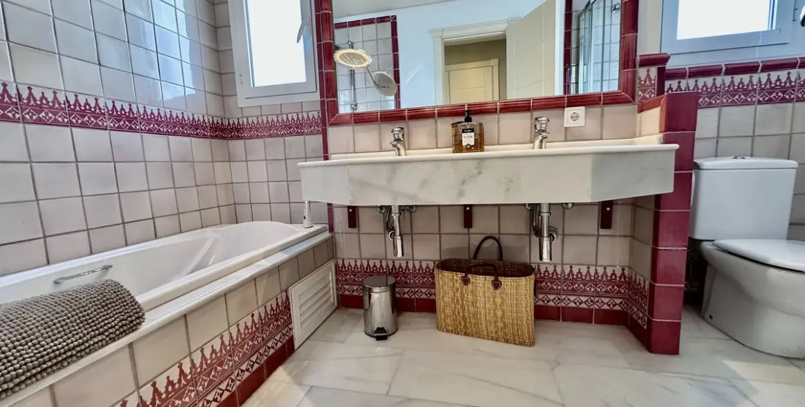 Venta de apartamento en planta media en San Pedro de Alcántara 10