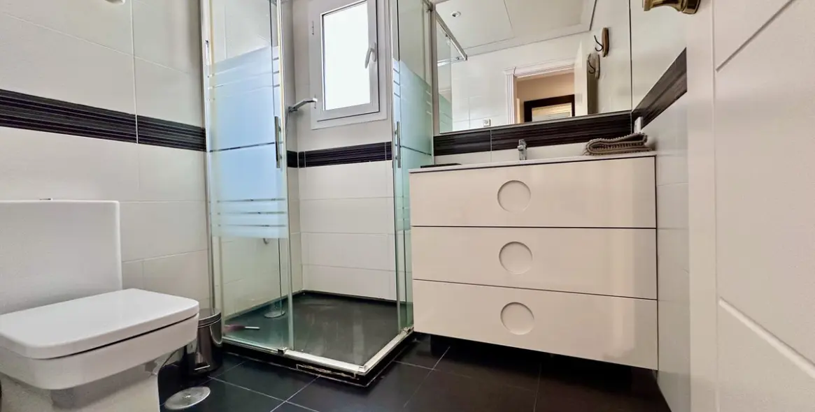 Venta de apartamento en planta media en San Pedro de Alcántara 12