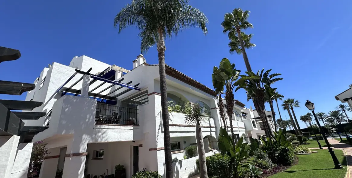 Venta de apartamento en planta media en San Pedro de Alcántara 18