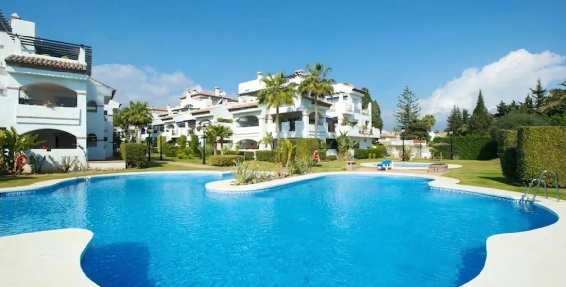 Venta de apartamento en planta media en San Pedro de Alcántara 20