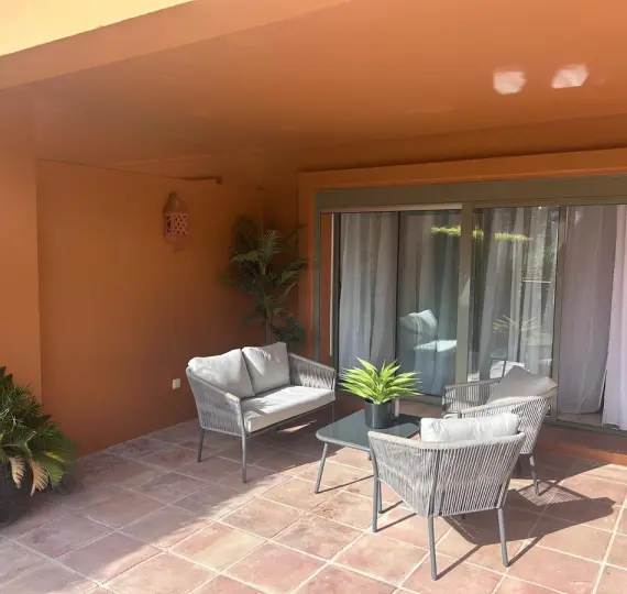 Продажа апартаментов на первом этаже в Benahavís