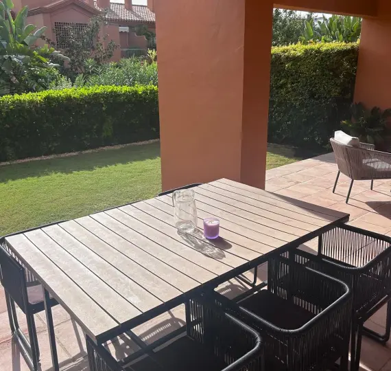 Продажа апартаментов на первом этаже в Benahavís