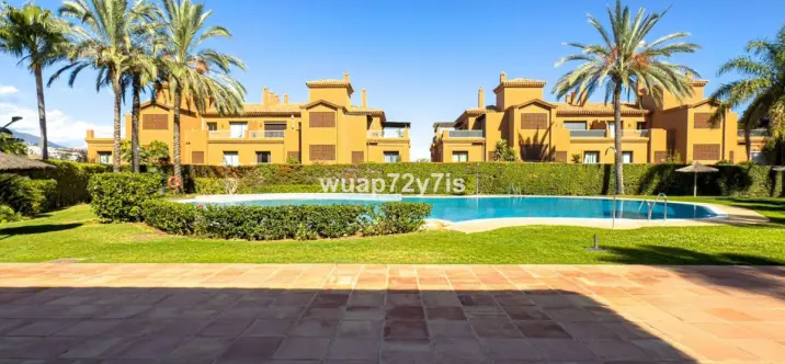 Продажа апартаментов на первом этаже в Estepona 1