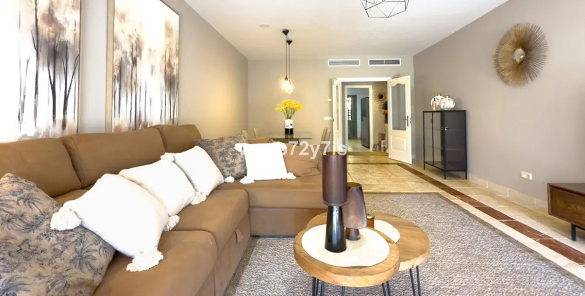 Продажа апартаментов на первом этаже в Estepona 3