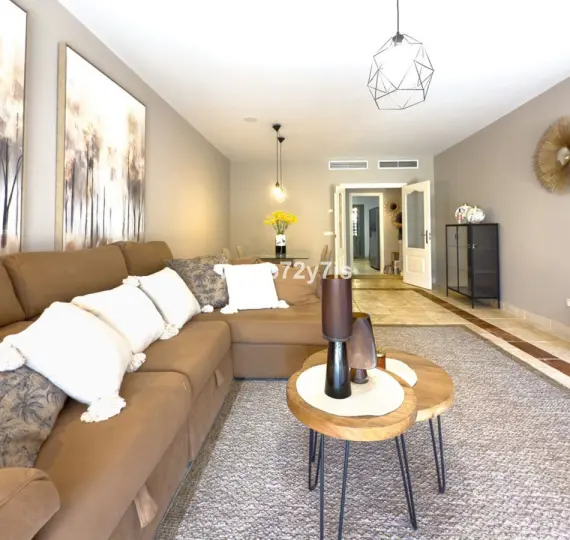 Продажа апартаментов на первом этаже в Estepona