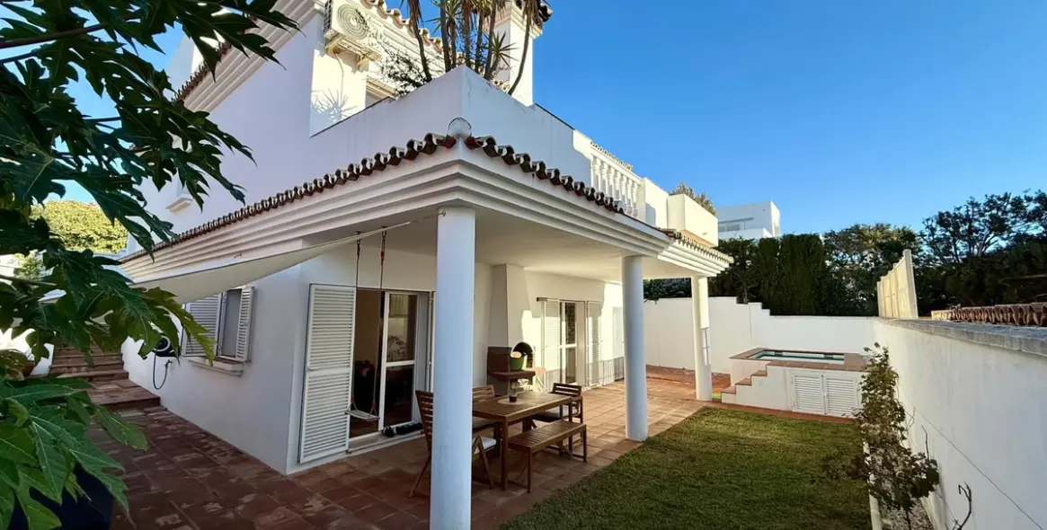 Продажа  отдельно стоящей виллы в Torreguadiaro 1