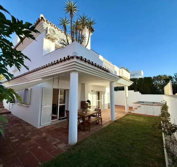 Продажа  отдельно стоящей виллы в Torreguadiaro