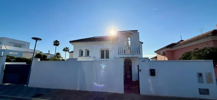 Продажа  отдельно стоящей виллы в Torreguadiaro 1