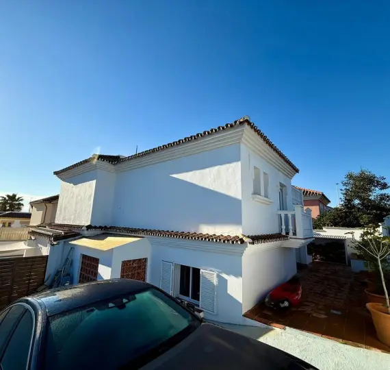 Продажа  отдельно стоящей виллы в Torreguadiaro