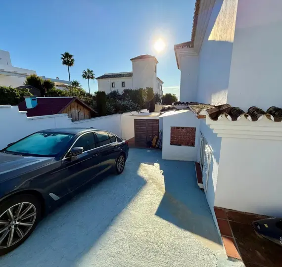 Продажа  отдельно стоящей виллы в Torreguadiaro