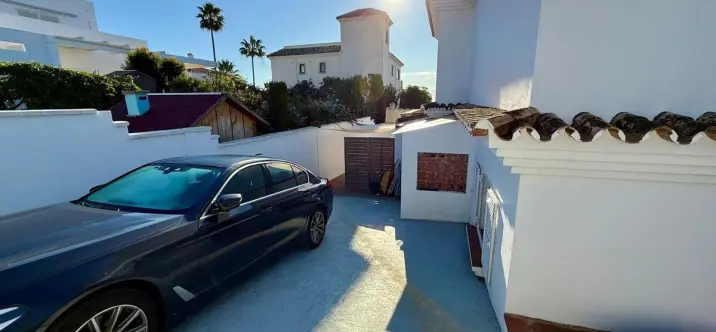 Продажа  отдельно стоящей виллы в Torreguadiaro 3