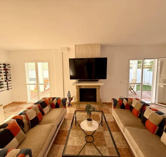 Продажа  отдельно стоящей виллы в Torreguadiaro