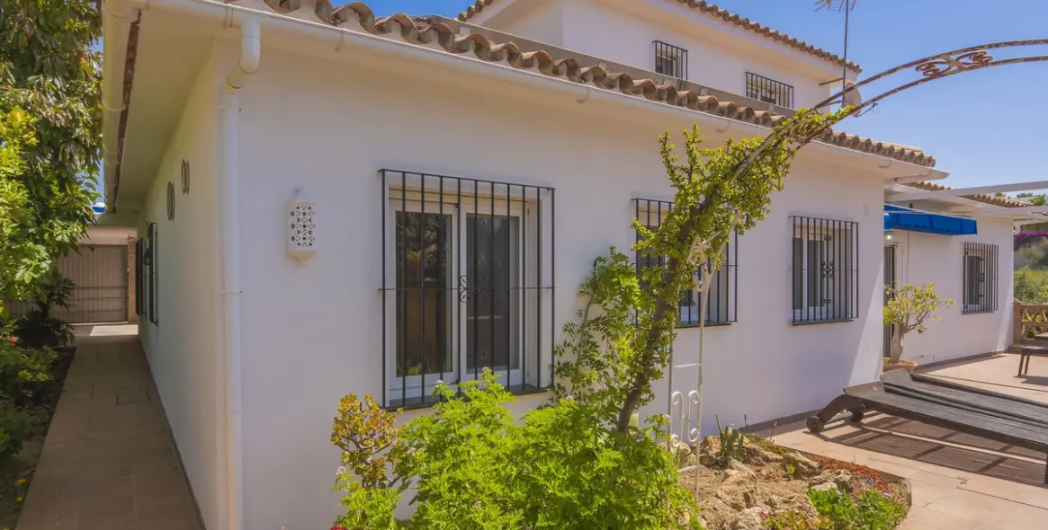 Продажа  отдельно стоящей виллы в Marbella (район Marbella) 1