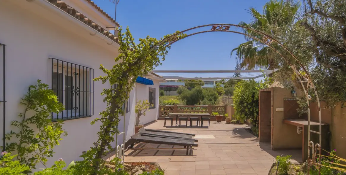 Продажа  отдельно стоящей виллы в Marbella (район Marbella) 2