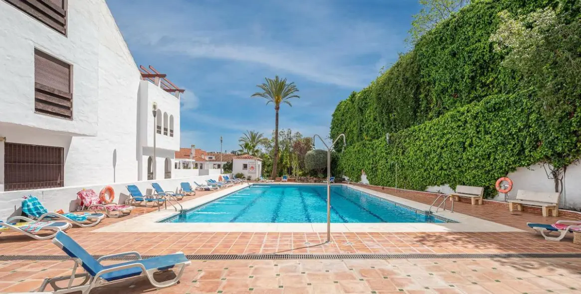 Продажа апартаментов на первом этаже в Nueva Andalucía 1