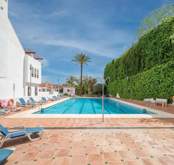 Продажа апартаментов на первом этаже в Nueva Andalucía