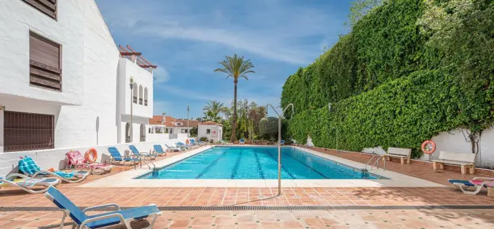 Продажа апартаментов на первом этаже в Nueva Andalucía 0