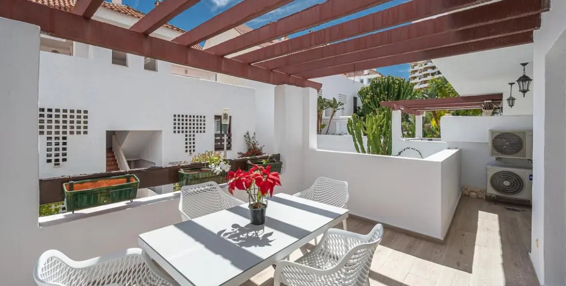 Продажа апартаментов на первом этаже в Nueva Andalucía 2