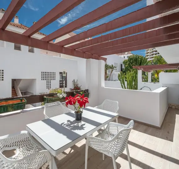 Продажа апартаментов на первом этаже в Nueva Andalucía